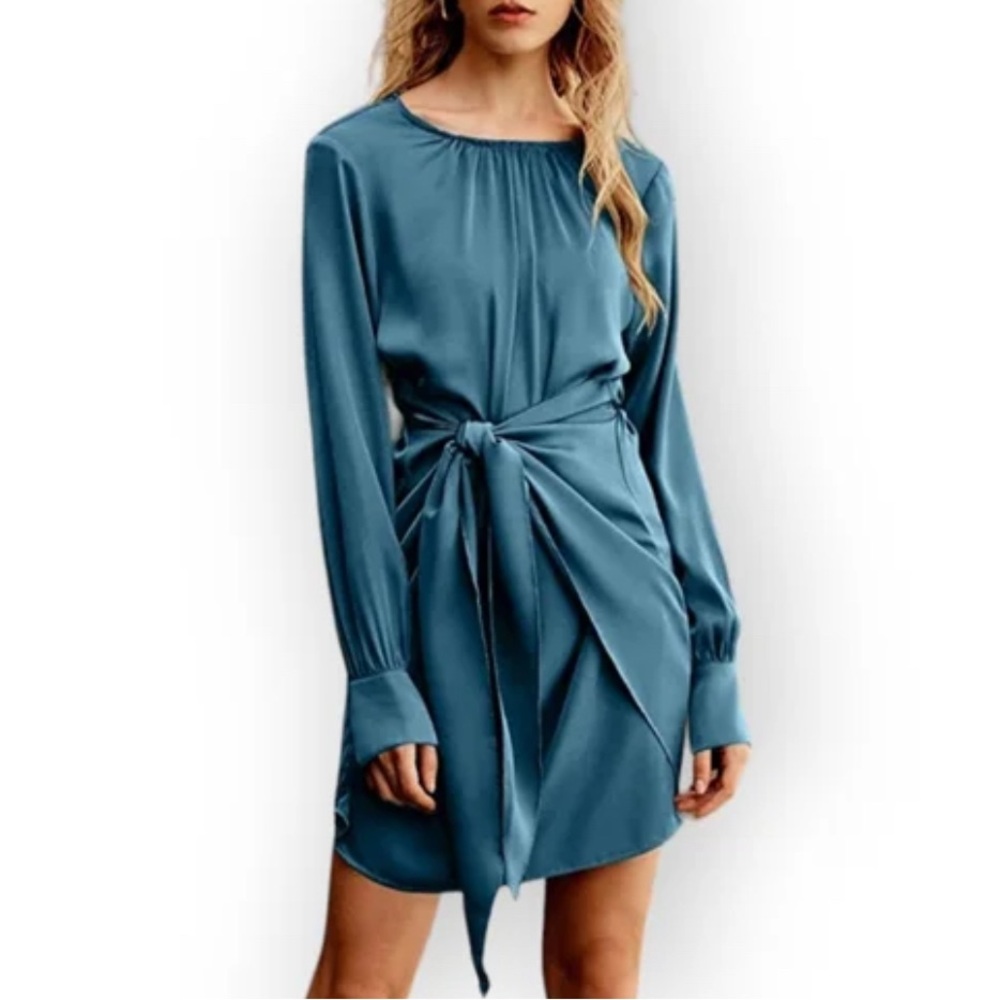 Elegant Teal Long-Sleeve Dress
